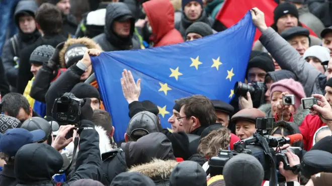 Мирні протести проти політики Віктора Януковича згодом переросли у криваві сутички