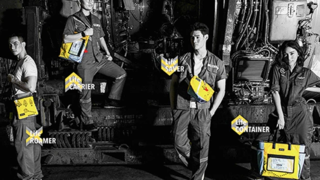 حقائب اليد المصنعة من سترات النجاة