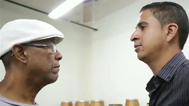 Guapachá, chavista, y Leandro, opositor, son dos venezolanos con ideas políticas opuestas. Pero algo los unió: la salsa y el trabajo con niños de Caracas en situación de vulnerabilidad.