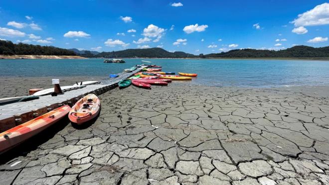 가뭄으로 말라버린 타이완 난터우 호수