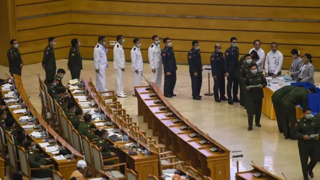 ဖွဲ့စည်းပုံ အခြေခံဥပဒေ ပုဒ်မ ၁၄ ခုမှာ ၂ ခုသာ ပြင်ဖို့ လုံလောက်တဲ့ ထောက်ခံမဲ ရခဲ့