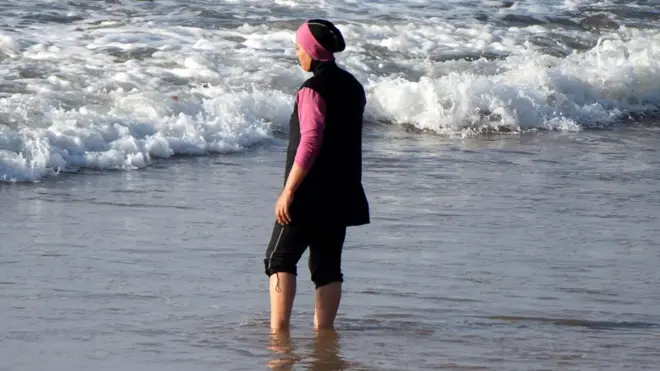 Fransa'da bazı sahil kentlerinin tesettür mayoyu yasaklama kararı alması, İtalya'da da haşema tartışmasının başlamasına yol açtı.