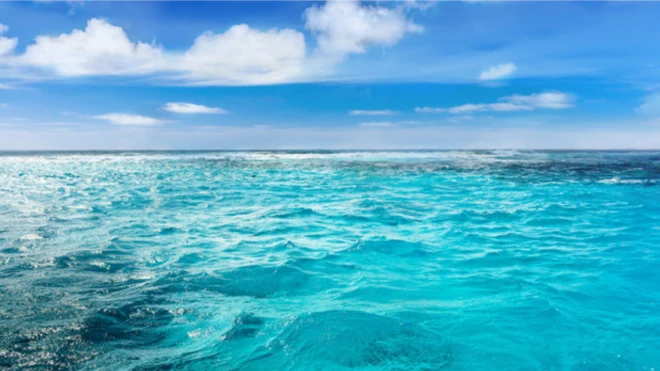 ภาพน้ำทะเลสีฟ้าใส