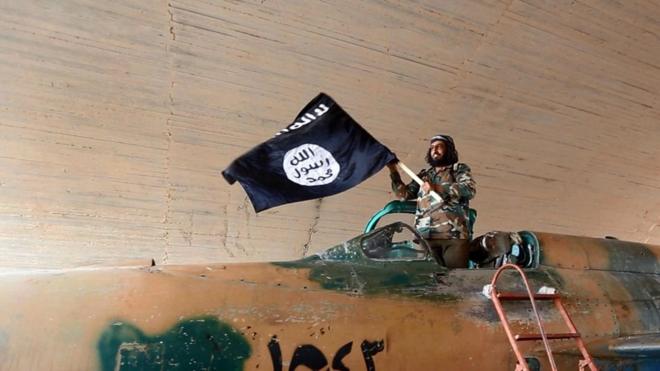 أحد مقاتلي تنظيم الدولة الإسلامية