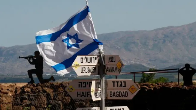 Tentara Israel melakukan penjagaan di dekat perbatasan dengan Suriah, 10 Mei 2018.