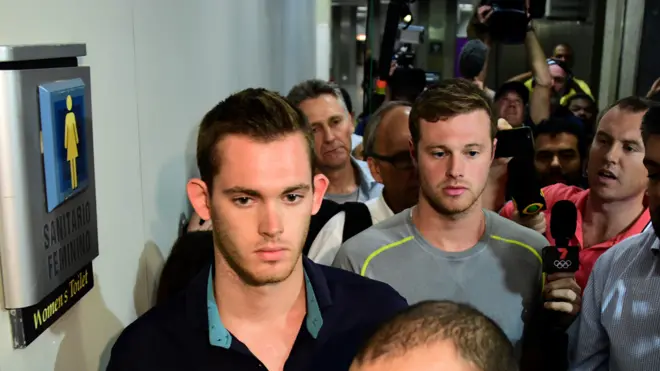 Gunnar Bentz y Jack Conger fueron obligados a bajar de un avión por orden de la jueza Keyla Blanc.