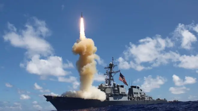 అమెరికా యుద్ధ విమానం యూఎస్ఎస్ ఫిట్జ్‌‌గెరాల్డ్ నుంచి క్షిపణి ప్రయోగం