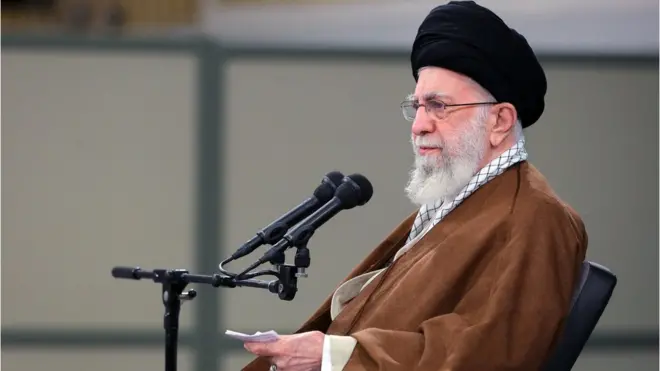 آیت‌الله خامنه‌ای گفته «انعطاف یک جاهایی لازم است، بایستی انجام بگیرد. همان معنایی که ما در تقیه معنا کردیم»