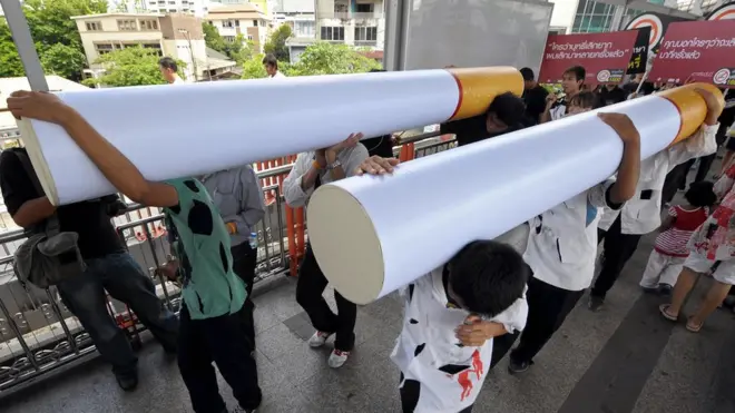 นักรณรงค์คัดค้านบริษัทบุหรี่ในการขยายตลาดมายังทวีปเอเชีย ซึ่งถูกมาองว่าเป็นตลาดยาสูบที่มีมูลค่าสูงสุดในโลก