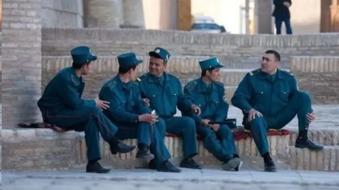 O'zbekiston militsiyasi xodimlari