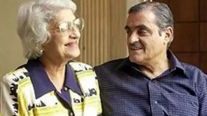 ناری کنٹریکٹر اپنی بیوی ڈولی کے ساتھ