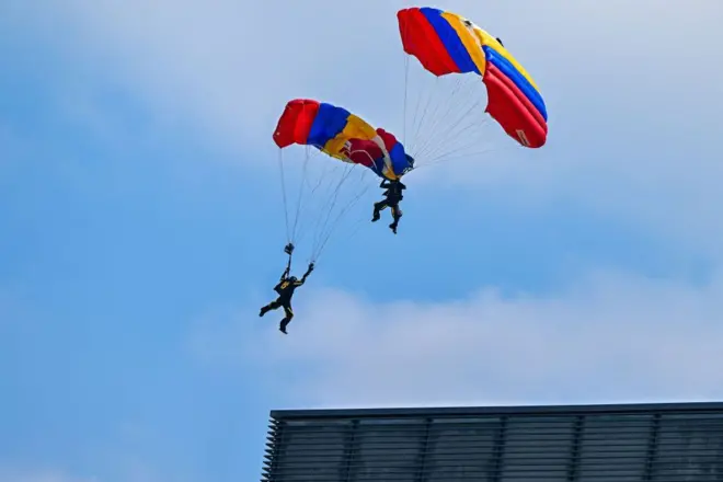 පෙරහුරුවක් අතරතුර අනතුරකින් පැරිෂුට් භටයින් සිව් දෙනෙකුට තුවාල