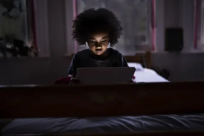 Siyanse kugeza ubu ntivuga rumwe ku ngaruka z'umwanya abana bashobora kumara kuri 'écran'