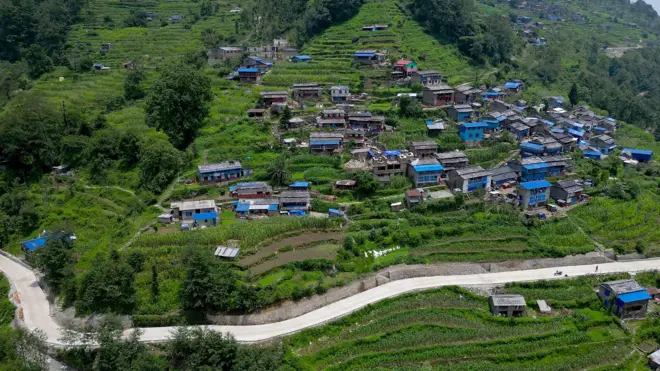 म्याग्दीको रघुगङ्गा गाउँपालिका–४ मा अवस्थित दग्नाम गाउँमा हालै निर्माण भएको पक्की सडक