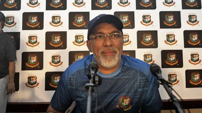 চন্ডিকা হাথুরুসিংহে 