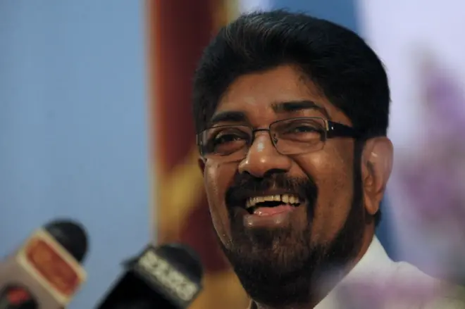 සිවිල් සංවිධාන කිහිපයක නියෝජිතයින් විසින් සංවිධානය කරන ලද මෙහිදී විරෝධතාකරුවන් කියා සිටියේ හිටපු සෞඛ්‍ය ඇමතිවරයා සෞඛ්‍ය ක්ෂේත්‍රය තුළ සිදුකළ අක්‍රමිකතා වෙනුවෙන් සිදුකළ පැමිණිලි සියල්ල අපරාධ පරීක්ෂණ දෙපාර්තමේන්තුව විසින් නොසලකා හැර තිබෙන බවයි. 