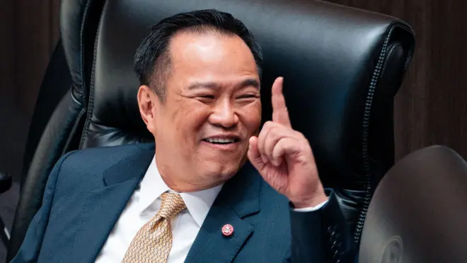 1 ใน 3 ร่างแก้ไขรัฐธรรมนูญ มาตรา 256 และเพิ่มเติมหมวด 15/1 เสนอโดย อนุทิน ชาญวีรกูล หัวหน้าพรรค ภท.