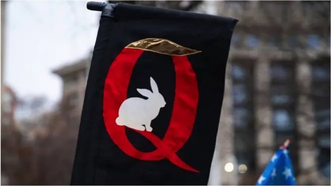 Идеология QAnon в 2020 году вышла из интернета на улицы: протесты сторонников этой теории заговора проходили во многих городах мира