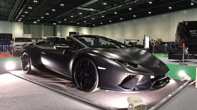 Lamborghini marka araçlar 16 Mayıs'ta Londra'daki TechShow'da sergilendi