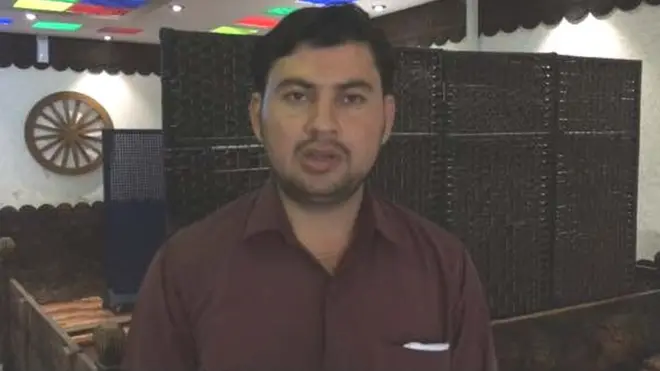 شارجہ کرکٹ سٹیڈیم کے قریب ایک ریستوران میں کام کرنے والے ناصر خان نے کہا کہ 'جن کھلاڑیوں کا نام سامنے آیا ہے اس بات پر بہت دکھ پہنچا ہے۔'