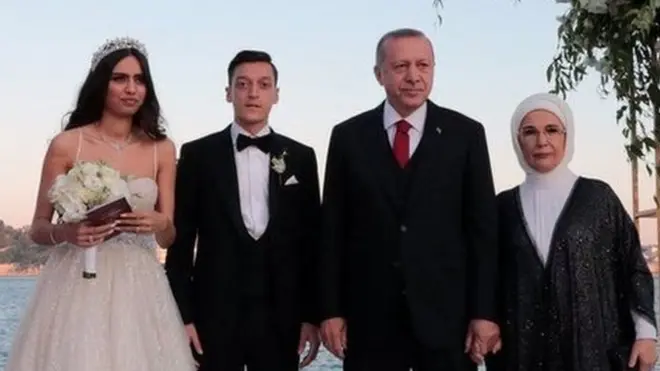 للمرة الثانية تثير صور لأردوغان وأوزيل جدلا في ألمانيا