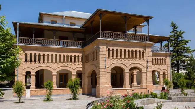 د بهرنیو چارو وزارت وایي د خبرو مشري باید افغانان وکړي