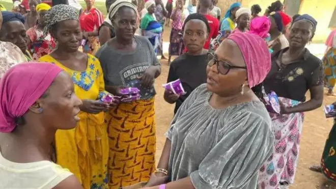 Aworan obinrin to n gba paadi