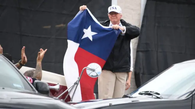 Trump quiso evitar los errores cometido por George W. Bush cuandl el huracán Katrina.
