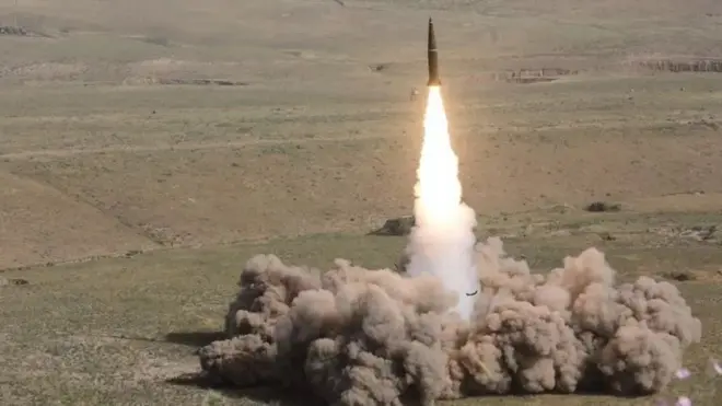 Пуск комплексу "Іскандер"