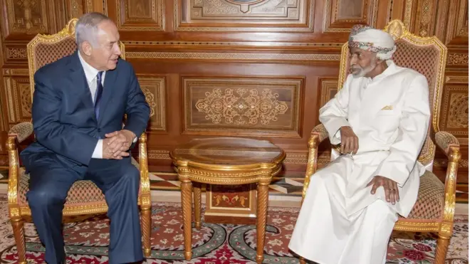 السلطان قابوس سلطان عمان استقبل نتانياهو بحفاوة