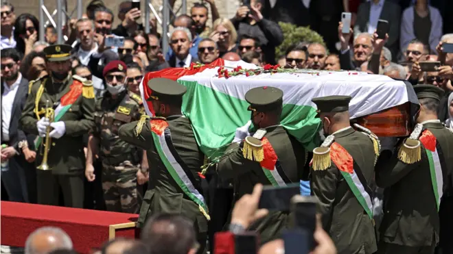 مراسم تشييع جثمان الصحفية الفلسطينية شيرين أبو عاقلة