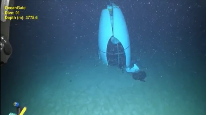 Uma imagem do cone da cauda do Titan no fundo do mar