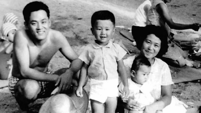 Yoji Ochia as a child with his parents