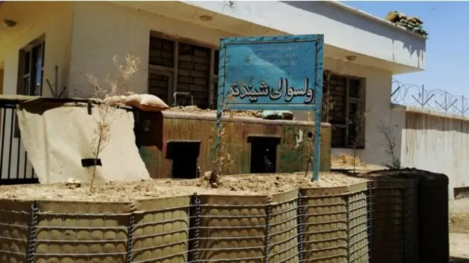 ولسوالی شیندند در مسیر شاهراه حلقوی افغانستان قرار دارد و بزرگترین مرکز آموزش نیروی هوایی افغانستان در این ولسوالی مستقر است