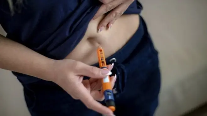 Dawa hiyo hutumika kupitia sindano inayodungwa tumboni