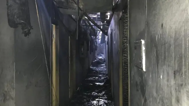 Так виглядає коридрор готелю після пожежі