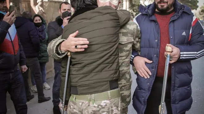 Qələbə paradı günündə qazilər görüşür. 10 dekabr, 2020-ci il.