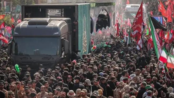 د خامنه‌اي د جنازې بدرګه 
