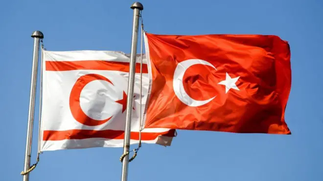 پرچم ترکیه و قبرس شمالی در کنار هم