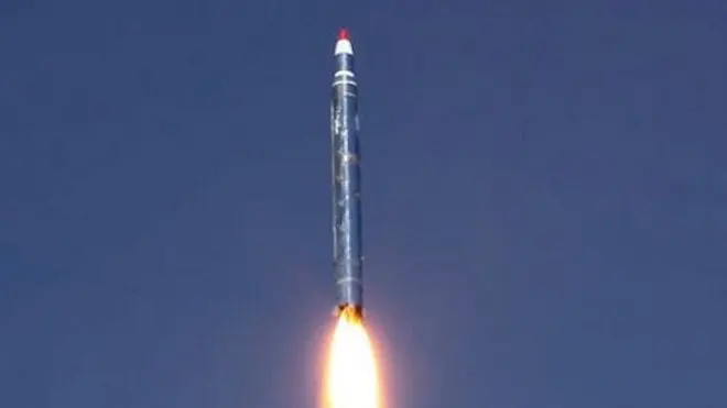 Media milik pemberontak Houthi merilis foto rudal yang ditembakkan ke Arab Saudi.