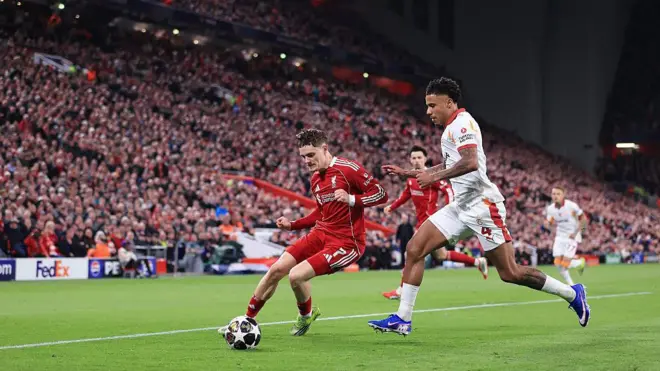 Liverpool'dan Florian Wirtz ve Galatasaray'dan Jakobs karşı karşıya.