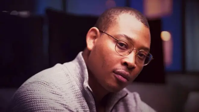 ฌอน ฟลอเรสแบ่งปันประสบการณ์ในอดีตในซีรีส์ใหม่บนบริการวิดีโอออนดีมานด์ บีบีซีไอเพลเยอร์ (BBC iPlayer)
