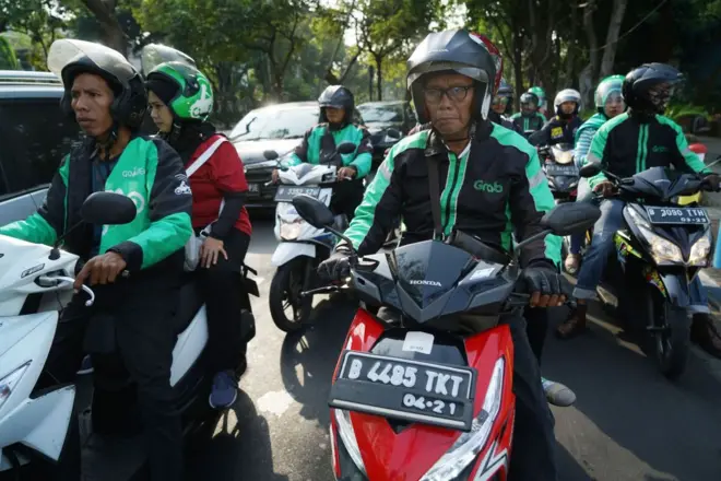 ojek online, gojek, grab, THR