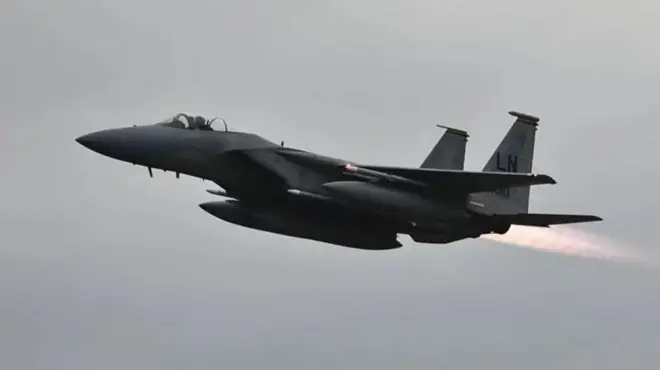 குவைத், அமெரிக்க விமானங்கள் விழுந்து நொறுங்கின