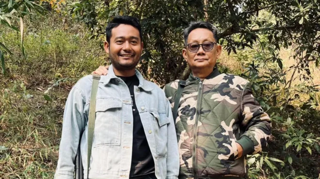 NUG ကာကွယ်ရေးဝန်ကြီး ဦးရည်မွန် နဲ့ BPLA ကွပ်ကဲရေးမှူး ကိုဆောင်းခတို့ကို အတူတွေ့မြင်ရစဉ် (ပုံဟောင်း)