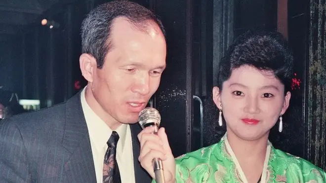 朴采书当特工时在平壤一家卡拉OK歌厅。他说朝鲜方面曾对他多番试探，用了各种方式，包括“美人计”。