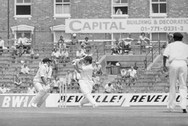 প্রথম বিশ্বকাপে লন্ডনের ওভালে শ্রীলঙ্কার বিরুদ্ধে ব্যাট করছেন অস্ট্রেলিয়ার অ্যালান টার্নার। ১৯৭৫