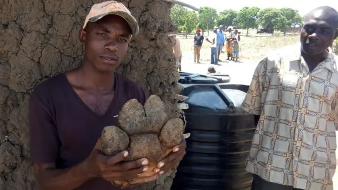 Samuel Kenga ambaye babake aliuawa na kiboko akiwa anashikilia mguu wa kiboko.