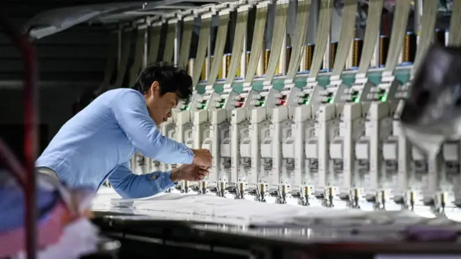 정부는 노동 개혁을 통해 이러한 이중구조를 해결하고 노동 약자들을 보호하겠다고 밝혔다