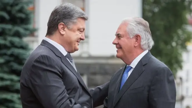 Президент України Петро Порошенко і державний секретар Сполучених Штатів Америки Рекс Тіллерсон під час зустрічі в Києві